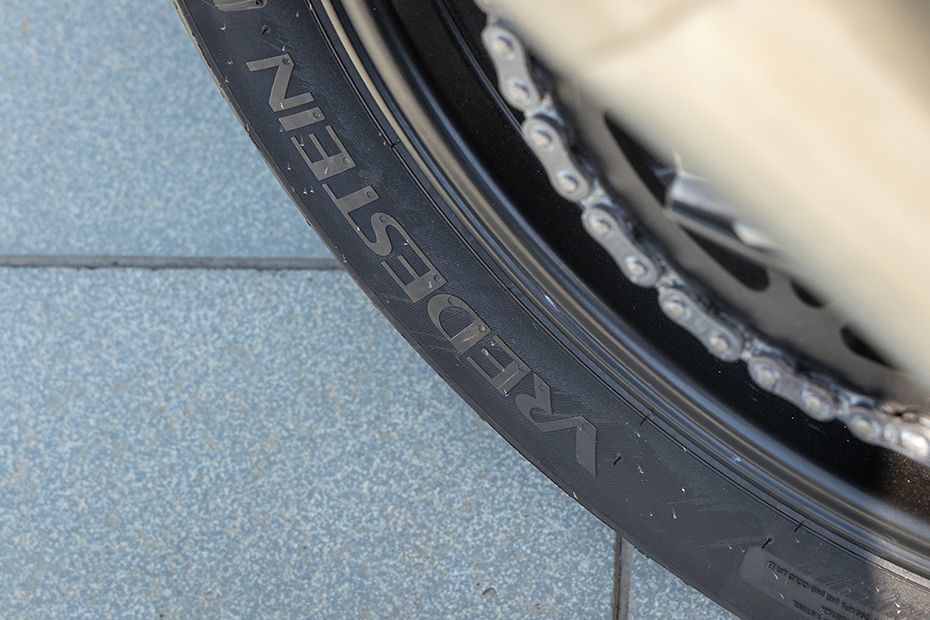 Rear Tyre of Speed 400