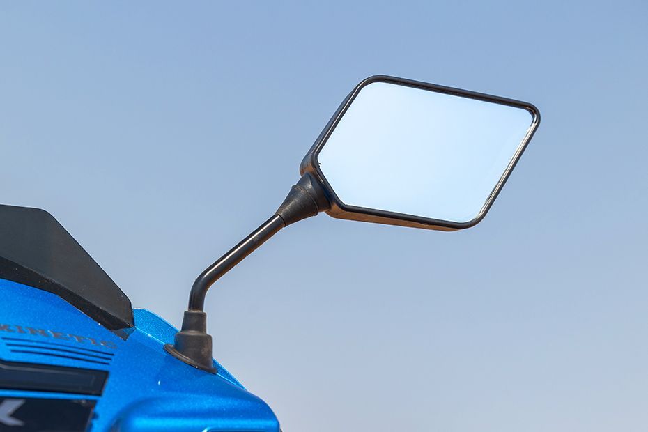 Rear View Mirror(Front View) of Model_