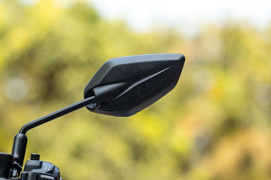 Rear View Mirror(Front View) of Model_