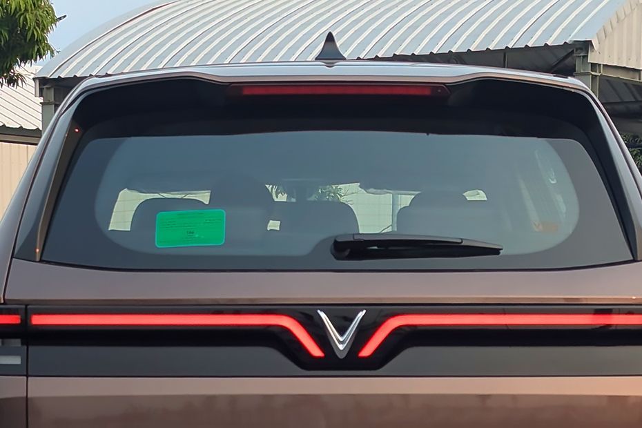 Rear WindShield Image of VF MPV 7
