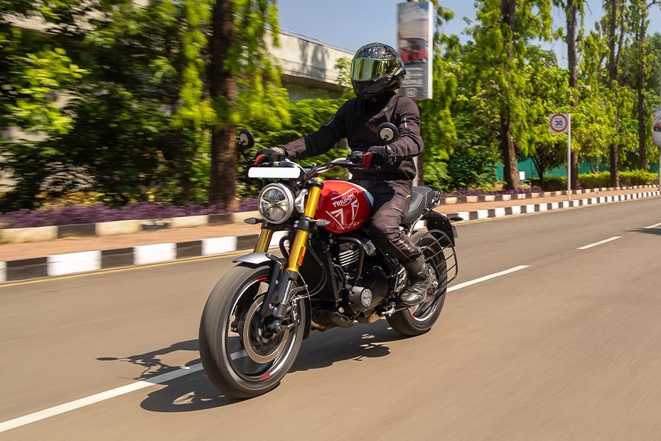 Riding: Front Left Quarter View of Speed 400