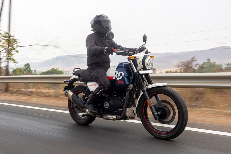 Riding: Front Right Quarter View of Scram 440