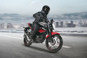 Riding: Front Right Quarter View of Gixxer