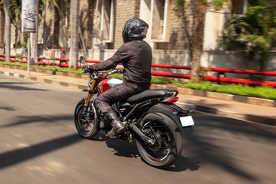 Riding: Rear Left Three Quarter View of Speed 400