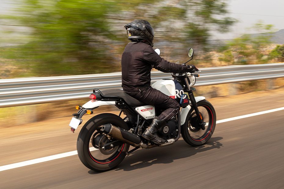 Riding: Rear Right Three Quarter View of Scram 440