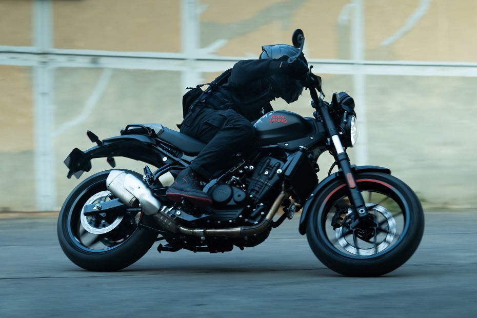 Riding: Side Profile (Right) View Profile View of Guerrilla 450