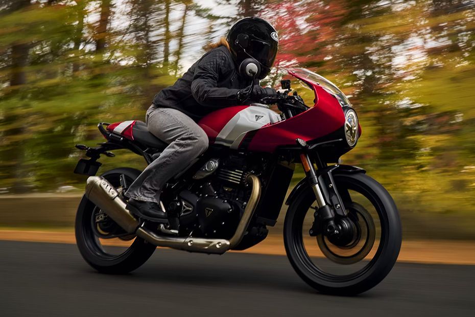 Riding: Side Profile (Right) View Profile View of Thruxton 400