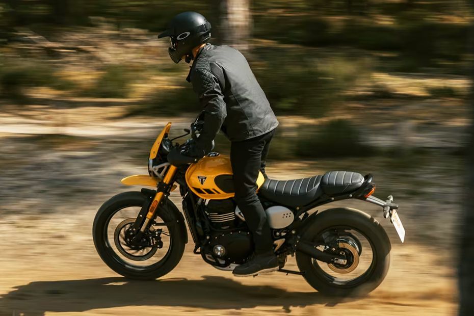 Riding: Side Profile(Left)View of Scrambler 400 XC