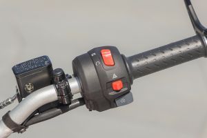 Switchgear (Right) of  Speed 400