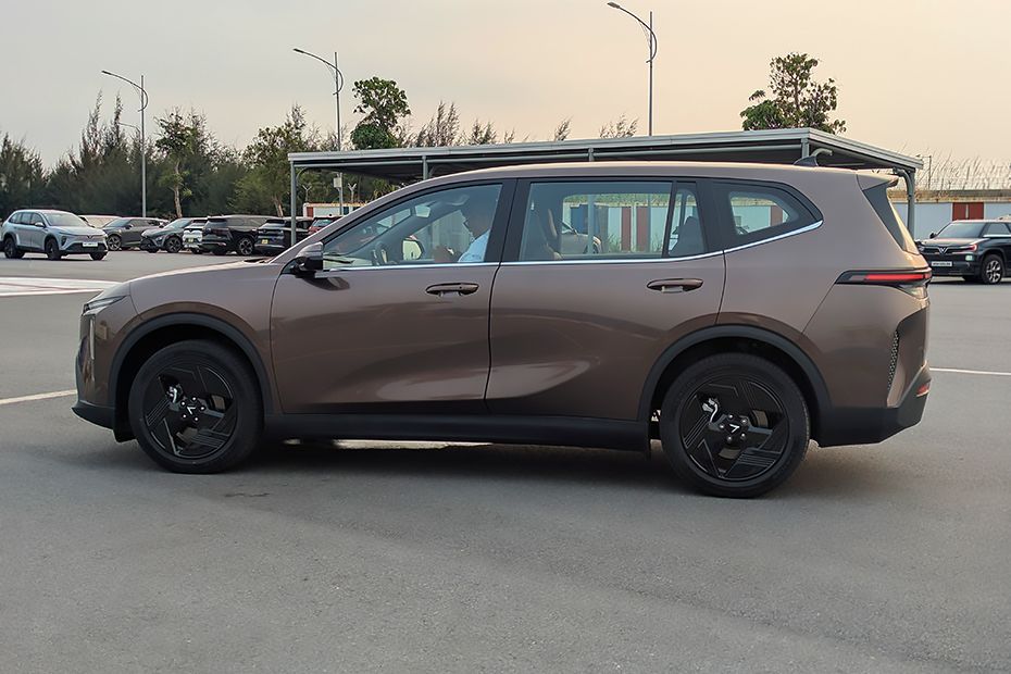 Side Profile View (Left) Image of VF MPV 7