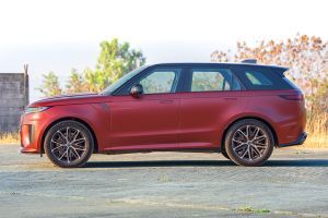 Side Profile View (Left) Image of Range Rover Sport