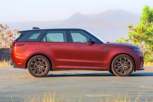 Side Profile View (Right) Image of Range Rover Sport