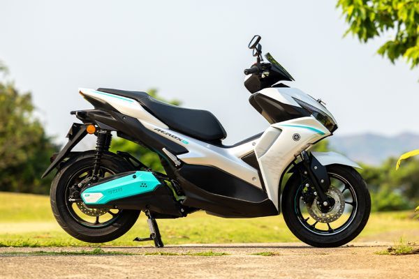 Side Profile View (Right) of AEROX-E