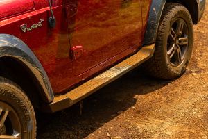 Side Skirt Image of Thar