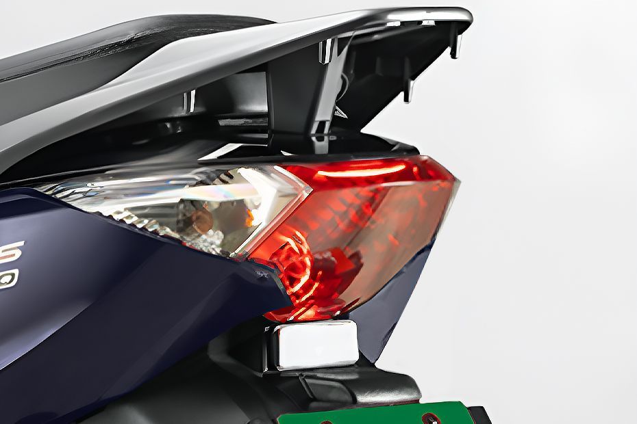 Tail Lamp of Magnus Neo