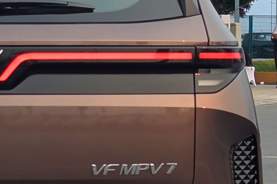 Taillight Image of VF MPV 7