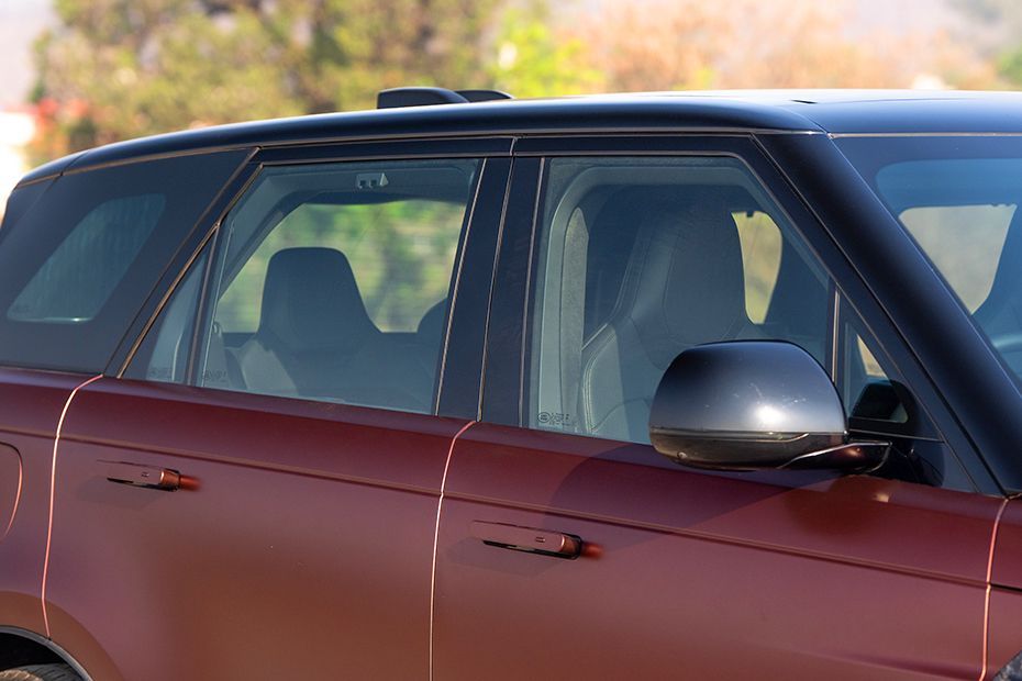 Window Line Image of Range Rover Sport