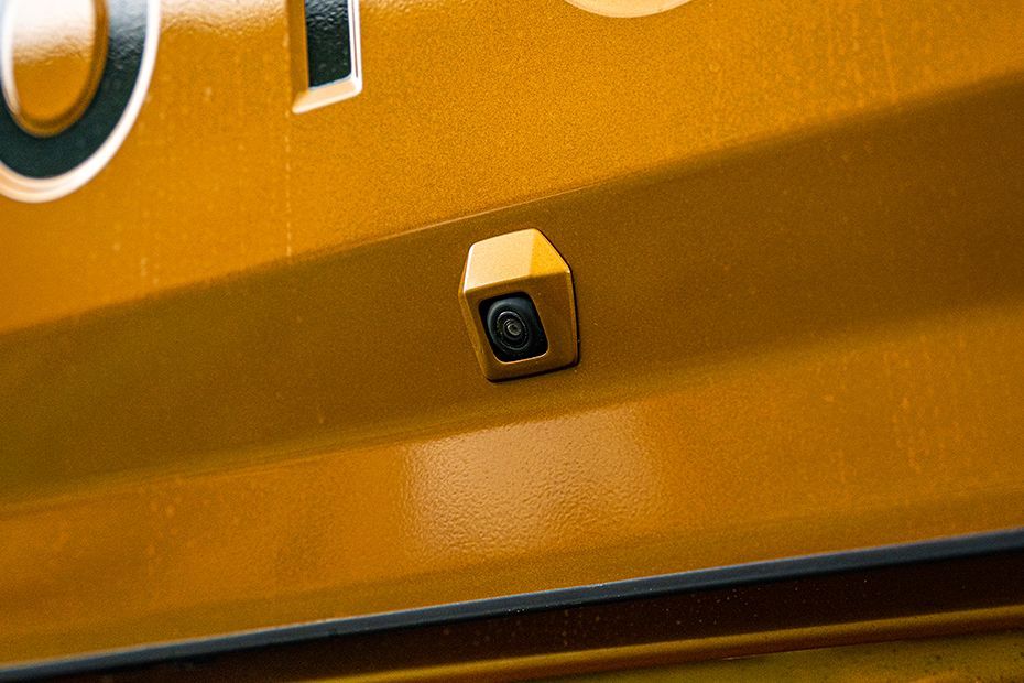 360 Degree Camera (Rear) Image of Hilux