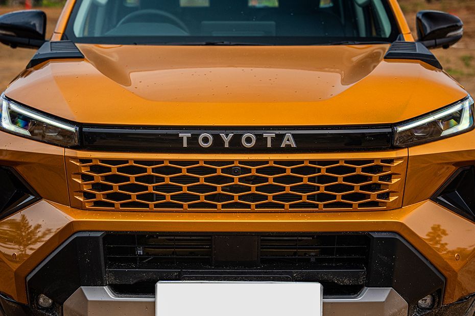 Daytime Running Lamps (DRL) Image of Hilux