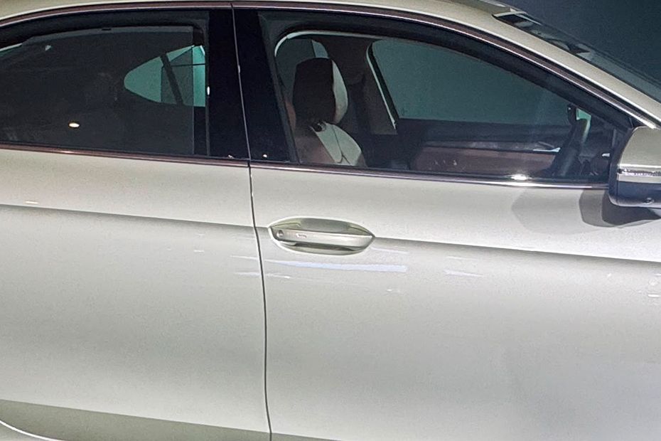 Door Handle Image of Superb 2026