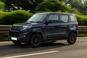 Driving: Front Left Quarter View Image of Bolero Neo