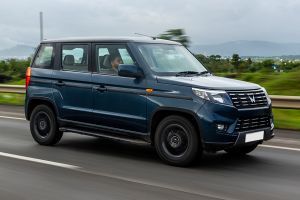 Driving: Front Right Quarter View Image of Bolero Neo