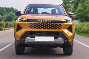 Driving: Front View Image of Hilux