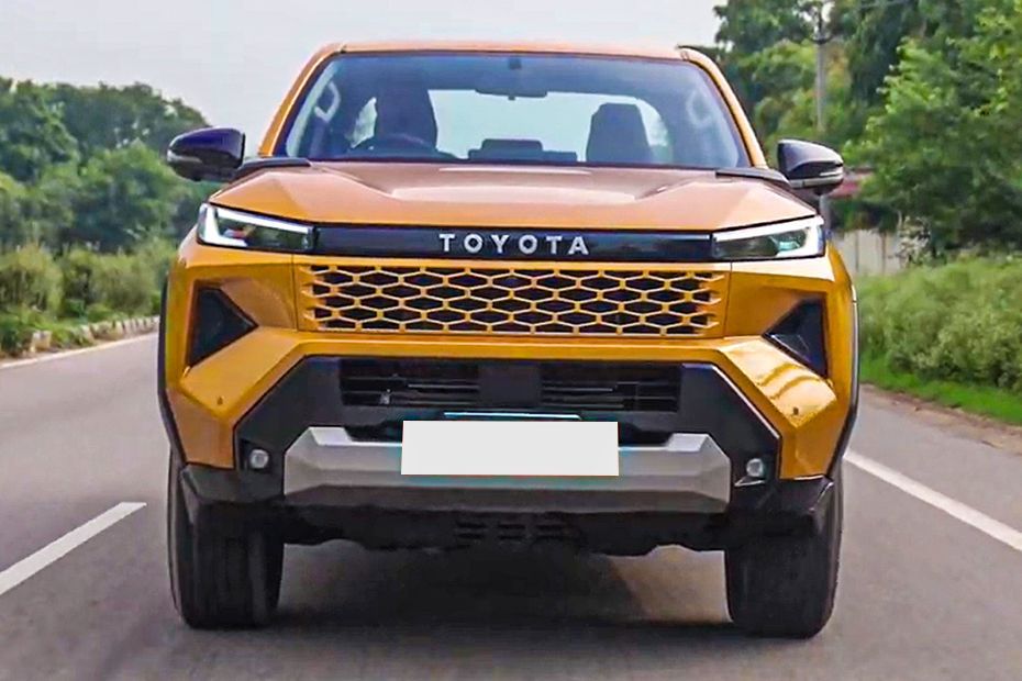 Driving: Front View Image of Hilux