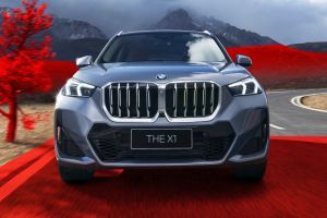 Driving: Front View Image of X1 LWB