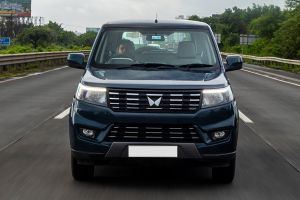 Driving: Front View Image of Bolero Neo