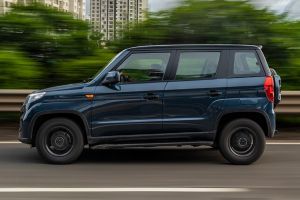 Driving: Side Profile (Left) View Image of Bolero Neo