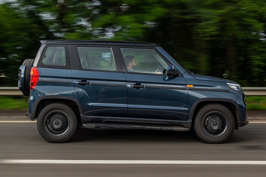 Driving: Side Profile (Right) View Image of Bolero Neo