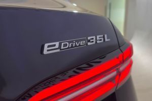Engine Badge Image of i5 LWB