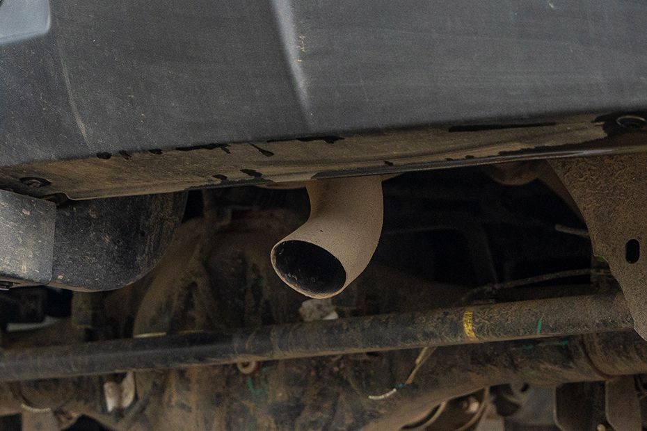 Exhaust Pipe Image of Bolero Neo