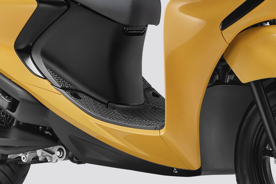 Floorboard of Fascino 125 Fi Hybrid