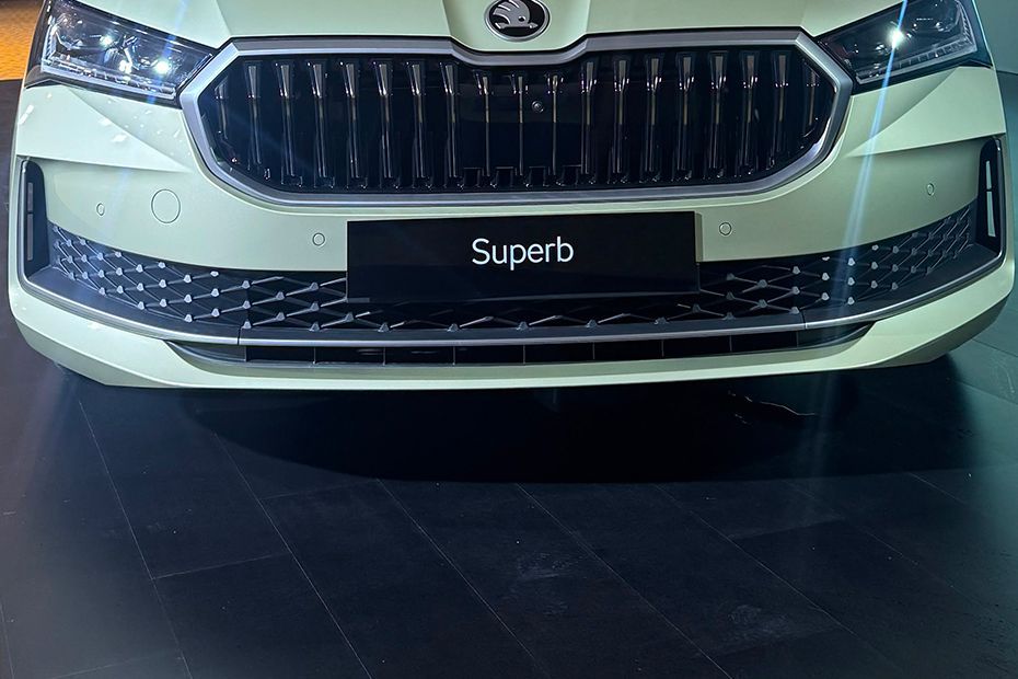 Front Bumper Image of Superb 2026
