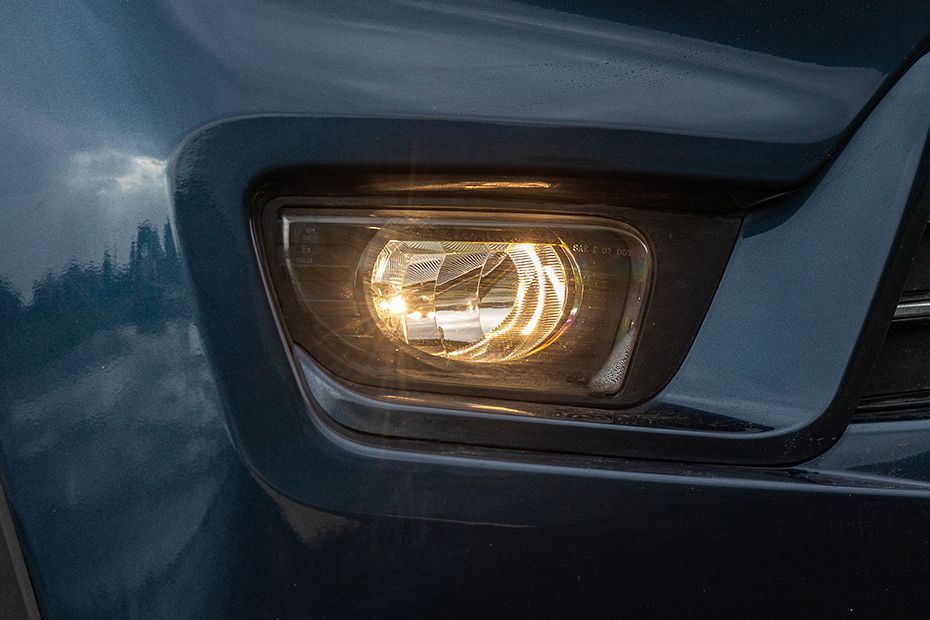 Front Fog Lamp Image of Bolero Neo