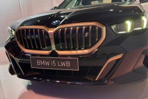 Front Grille Image of i5 LWB