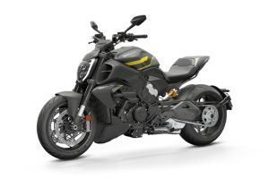 Front Left Quarter View View of Diavel V4