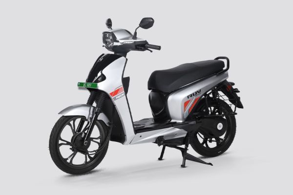 Front Left Quarter View View of RUV 350