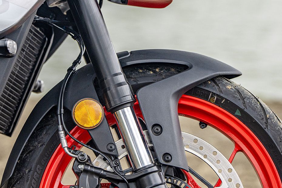 Front Mudguard & Suspension of Tuono 457