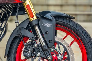 Front Mudguard & Suspension of Pulsar N160 S