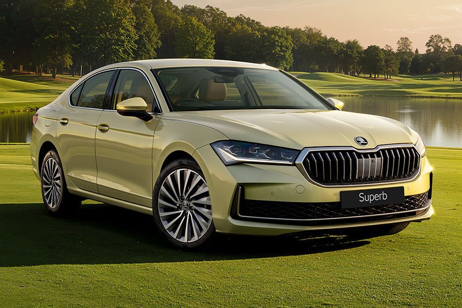 Front Right Quarter View Image of Superb 2026