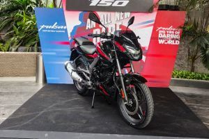 Front Right Quarter View of Pulsar 150