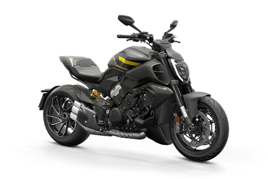 Front Right Quarter View of Diavel V4