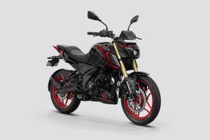 Front Right Quarter View of Pulsar N160 S