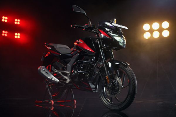 Front Right Quarter View of Pulsar 125