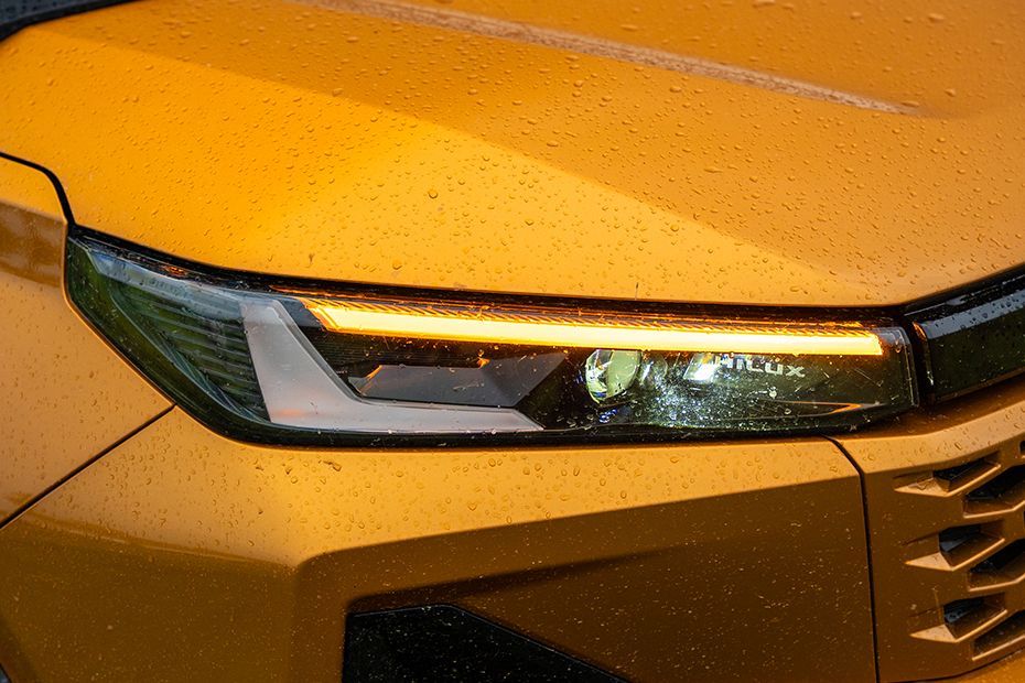 Turn Indicator (Front) Image of Hilux