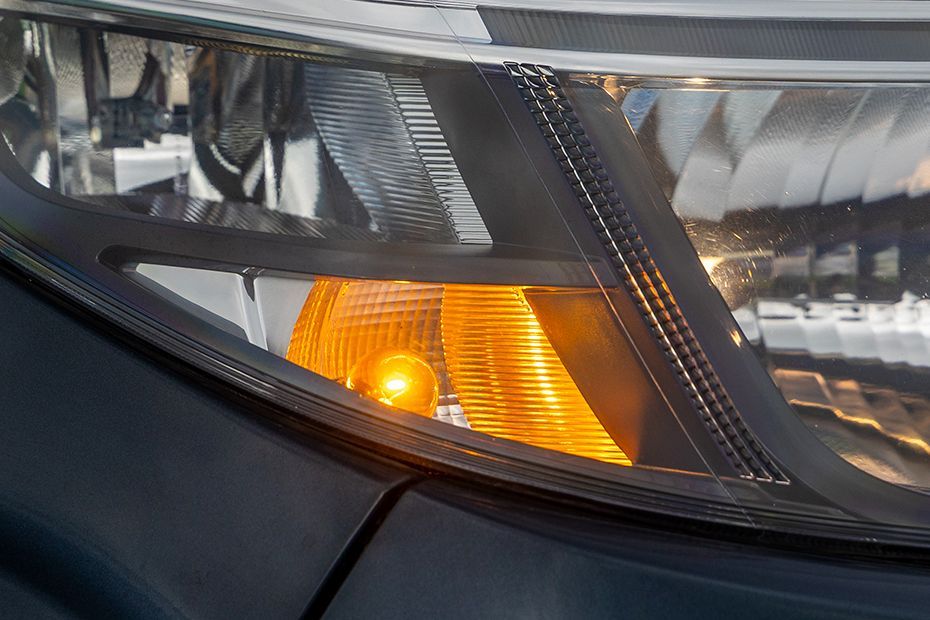Turn Indicator (Front) Image of Bolero Neo