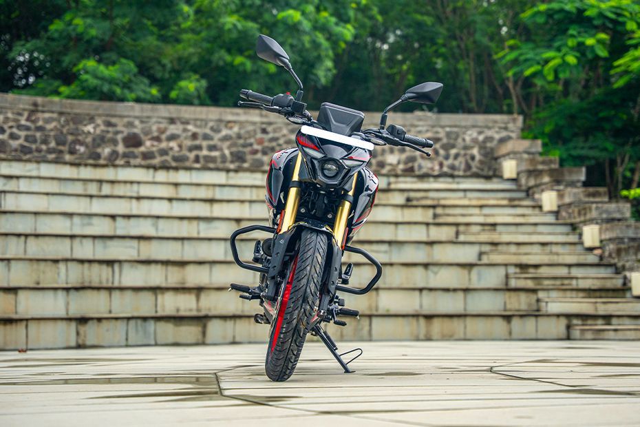 Front View of Pulsar N160 S